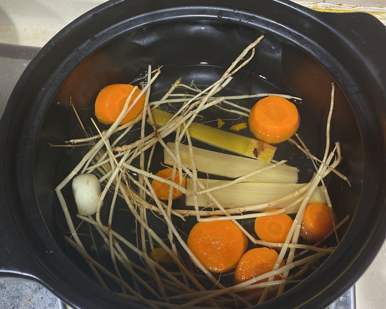 马蹄胡萝卜甘蔗茅草根甜汤的做法 步骤1