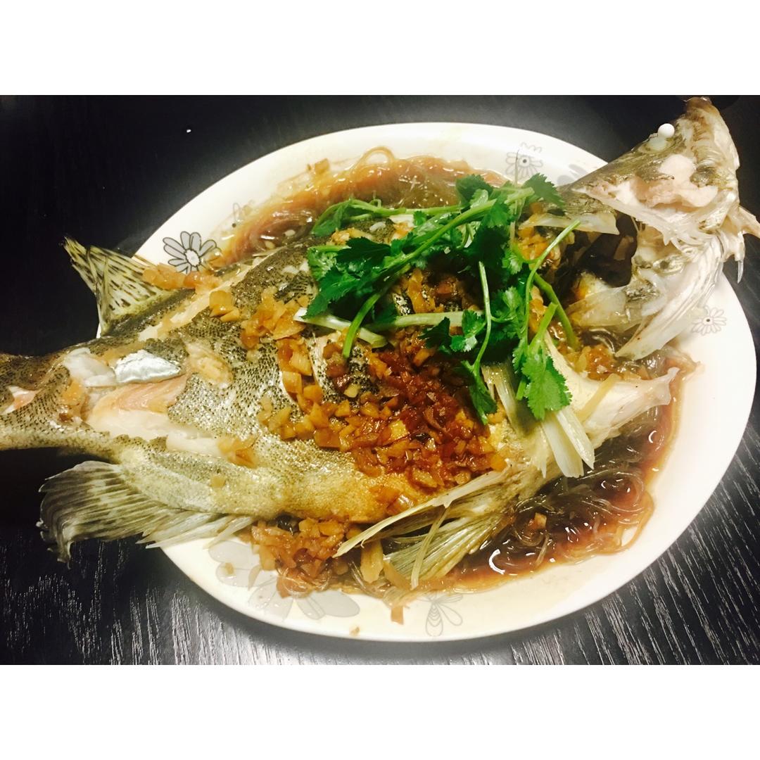 zzzzoey做的蒜蓉蒸鱼(绝对美味)