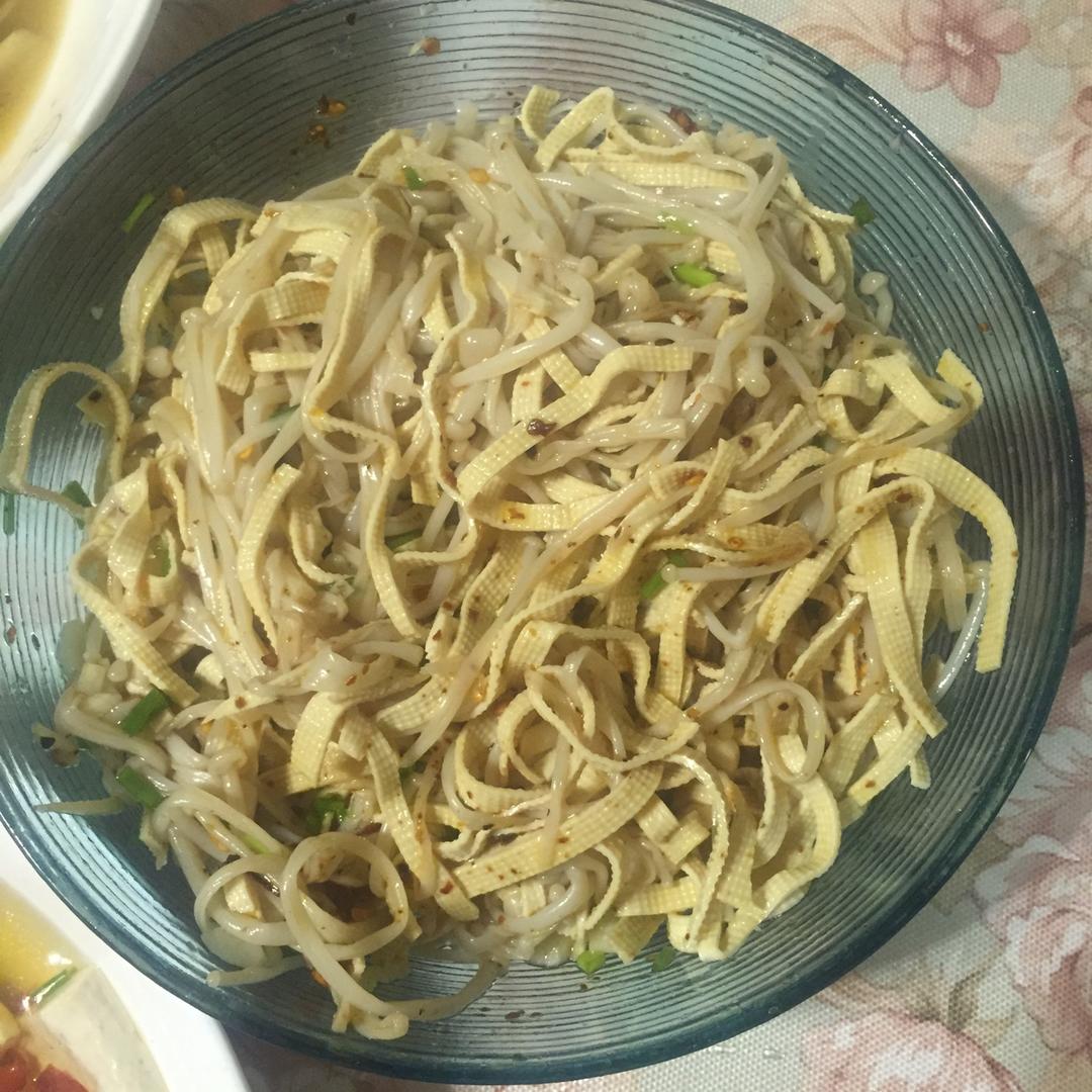 金针菇拌豆腐丝