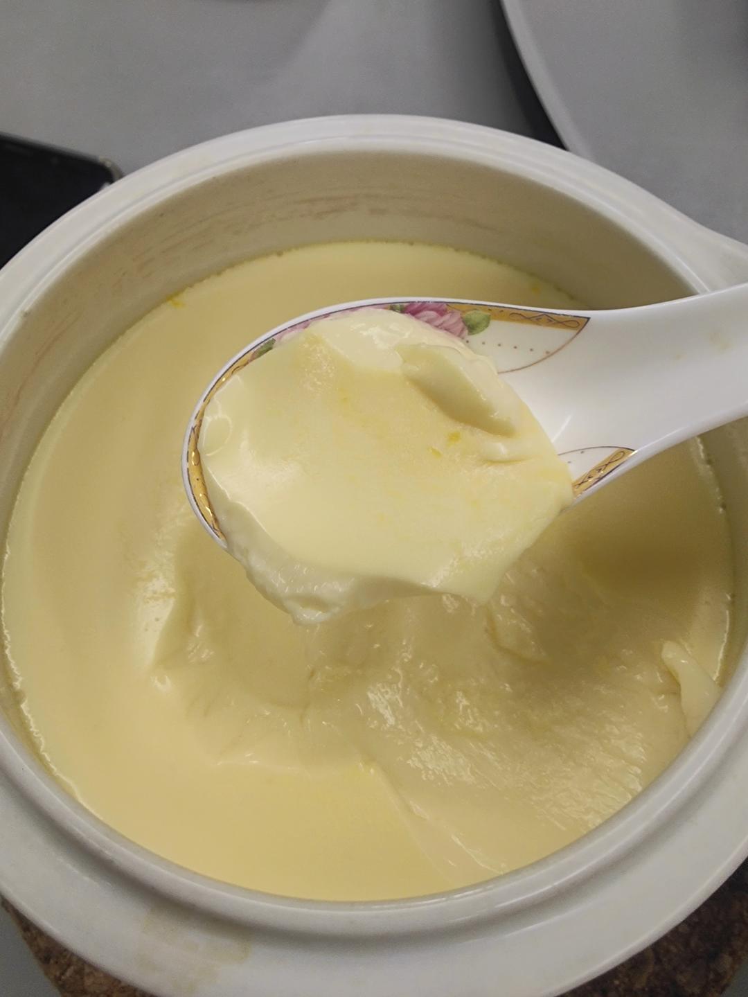 滋润嫩滑的牛奶炖蛋