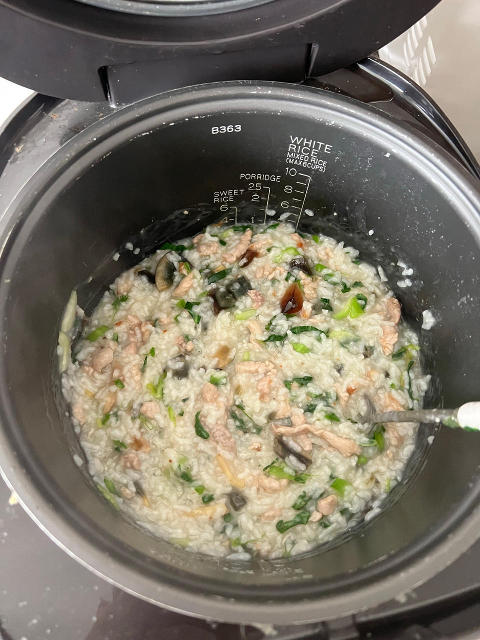 妈妈👩教我做的皮蛋瘦肉粥🥣简单快捷美味😋