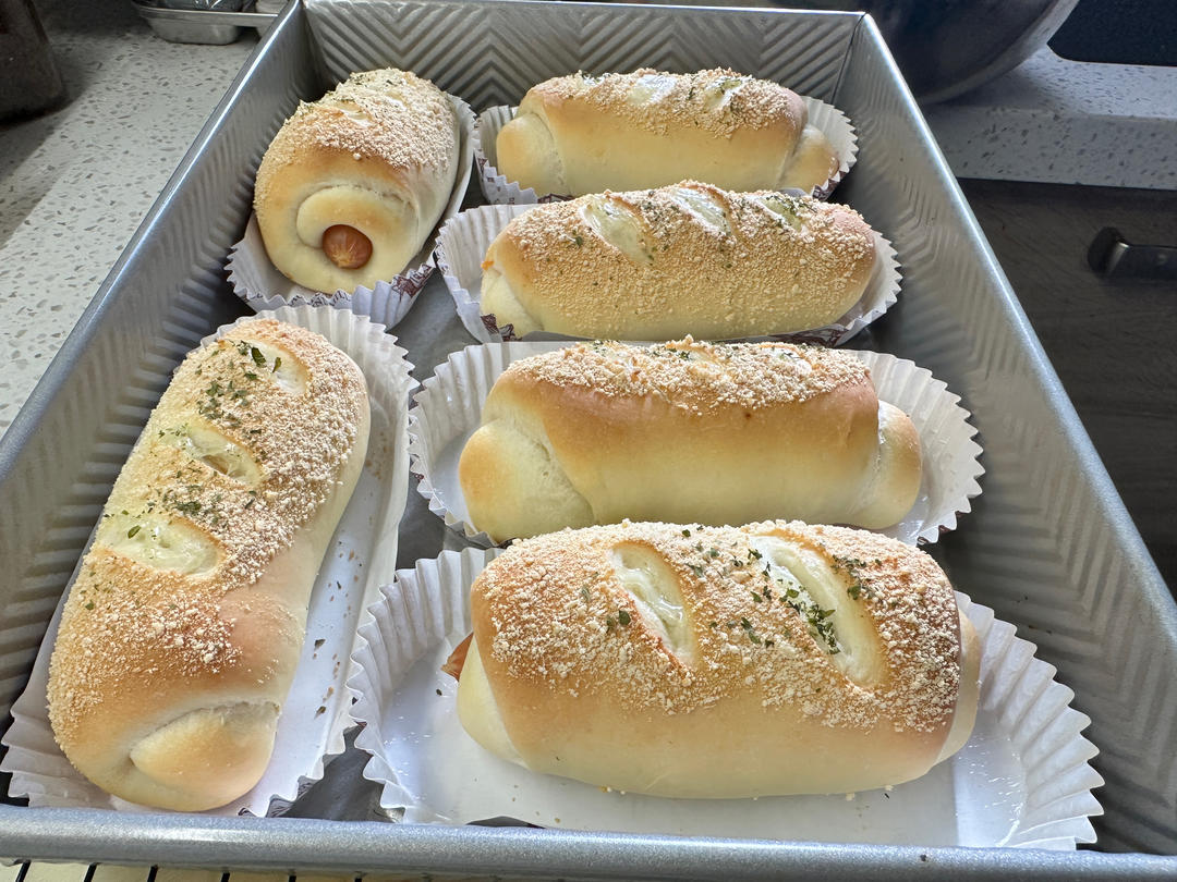 软乎乎的芝士肠仔面包，完爆面包店，放一周不硬