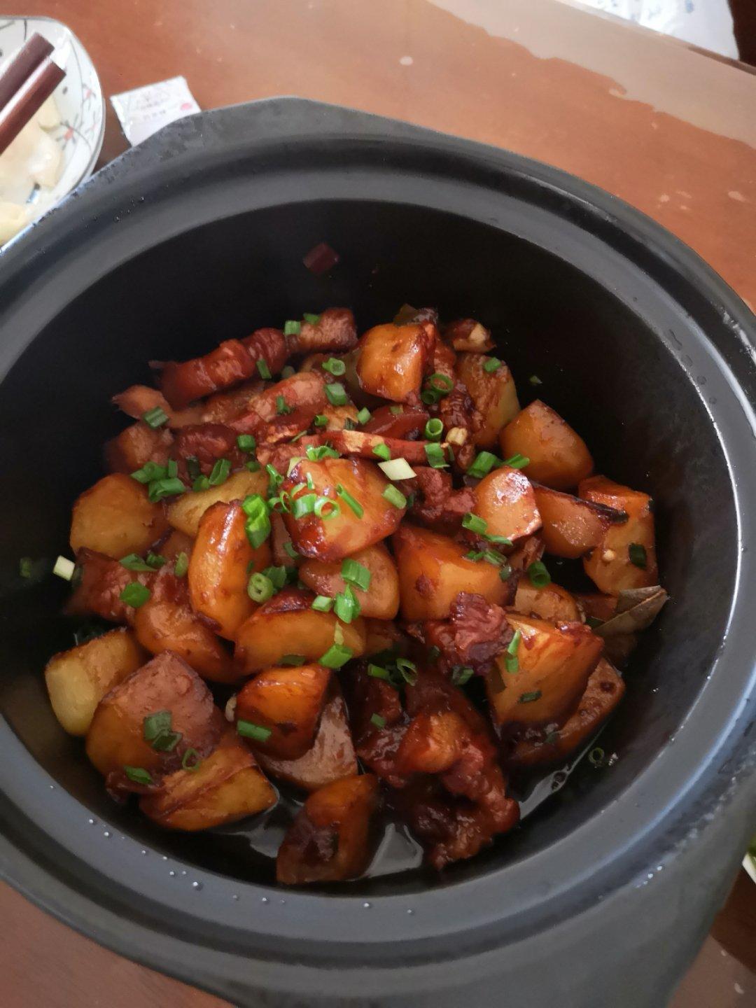 不油腻的土豆红烧肉