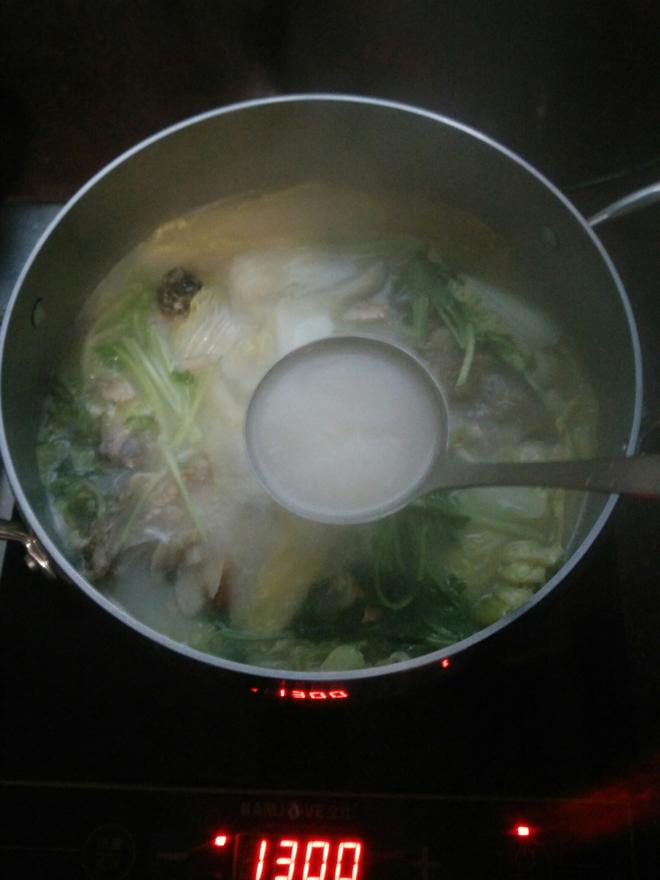 白菜鱼头汤的做法