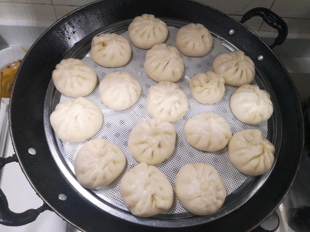 小笼包鲜嫩多汁太好吃了！
