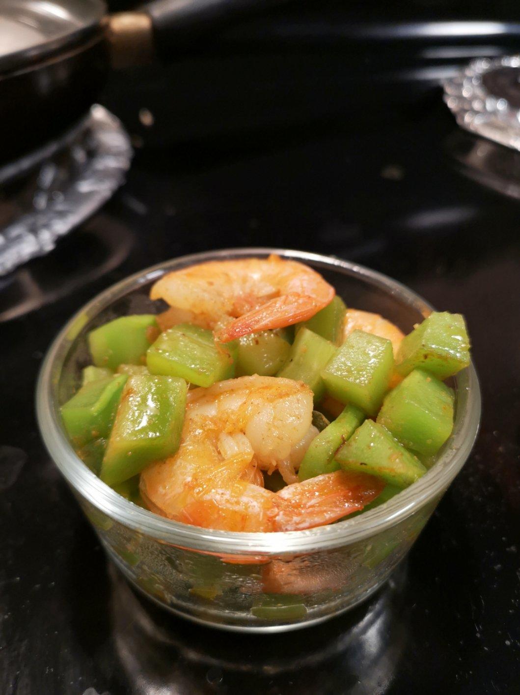 双色鲜虾翡翠莴笋丁