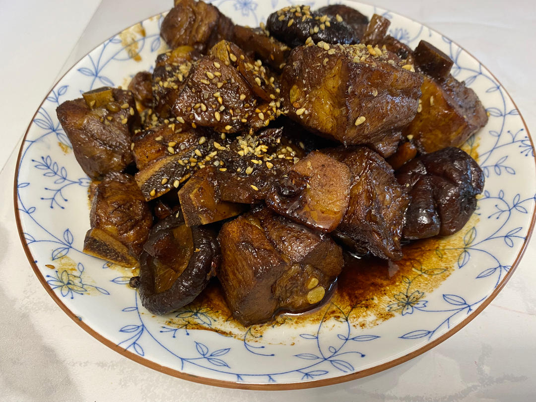 香菇比肉还好吃的红烧香菇排骨！