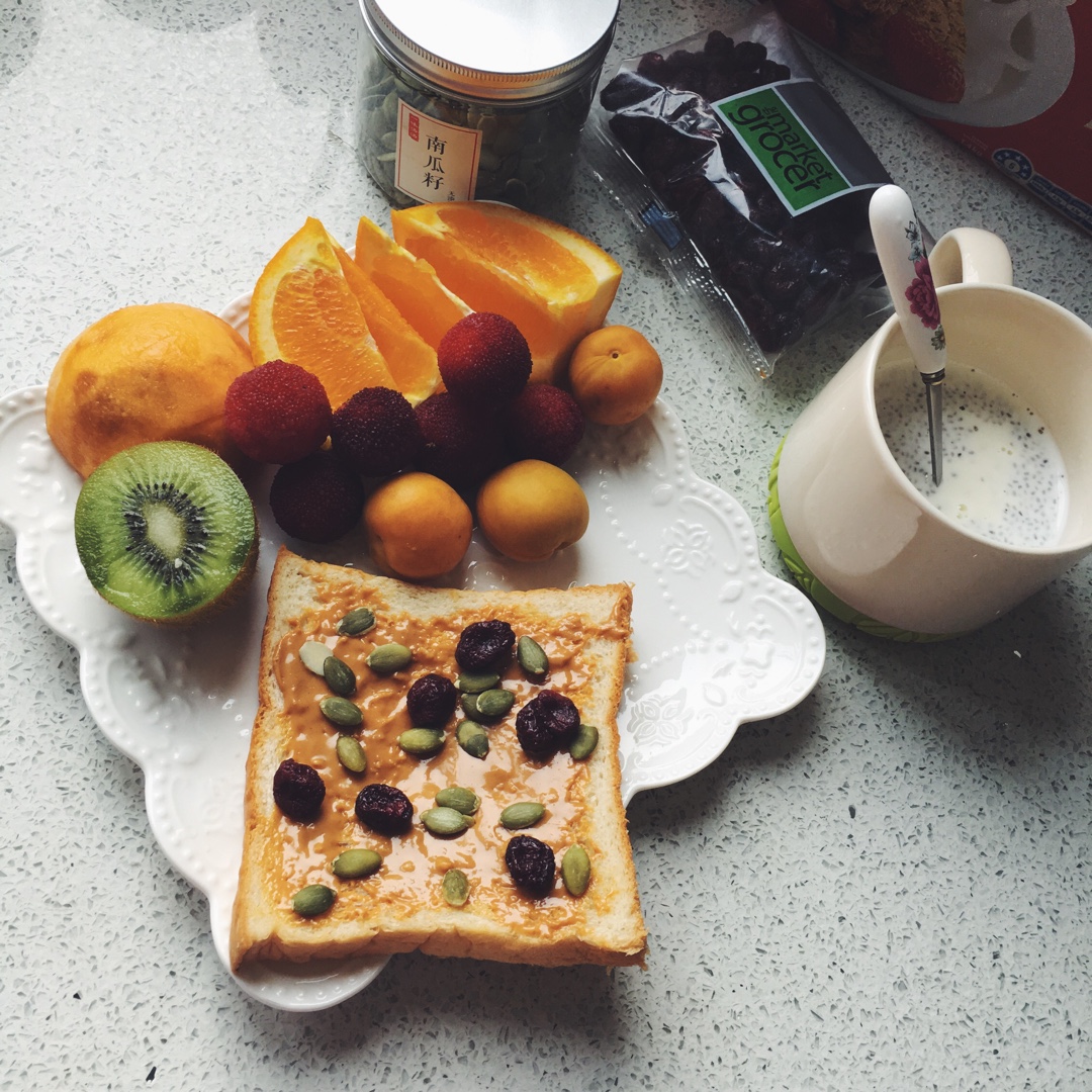 不急不躁吃早餐