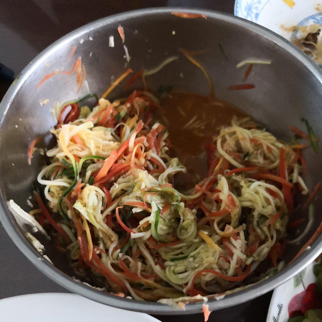 减肥减脂的凉拌西葫芦丝