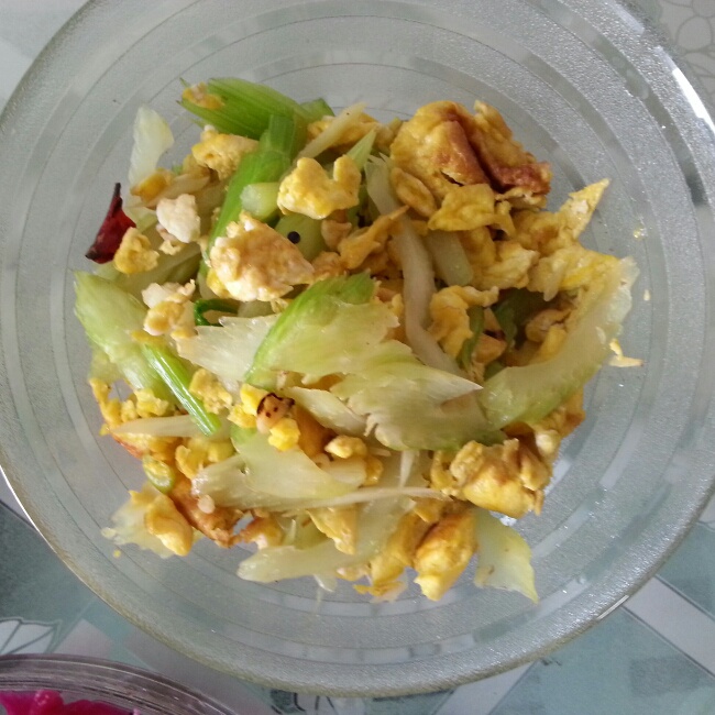 芹菜炒鸡蛋