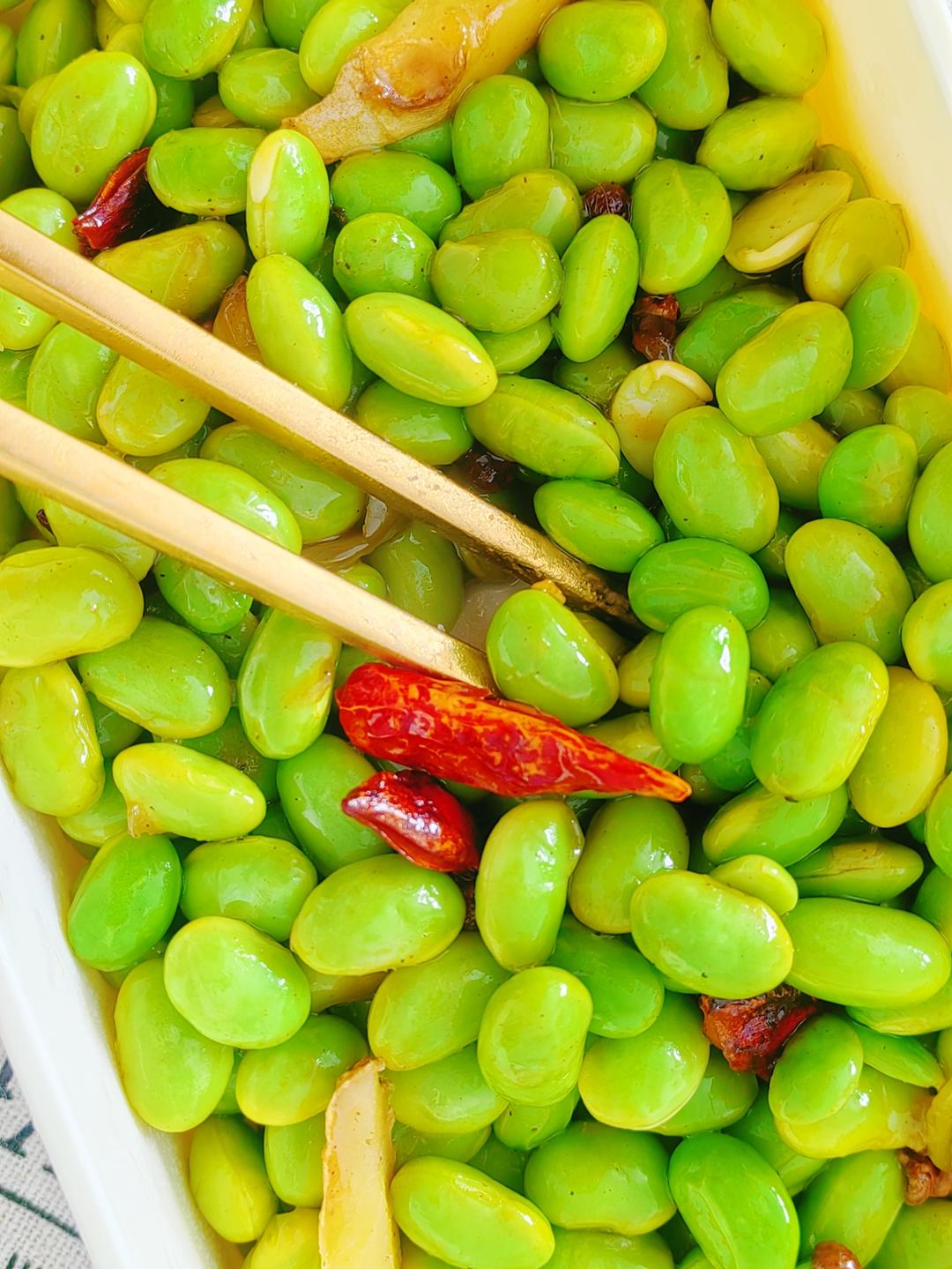 巨简单的素炒毛豆，是家乡的味道了的做法