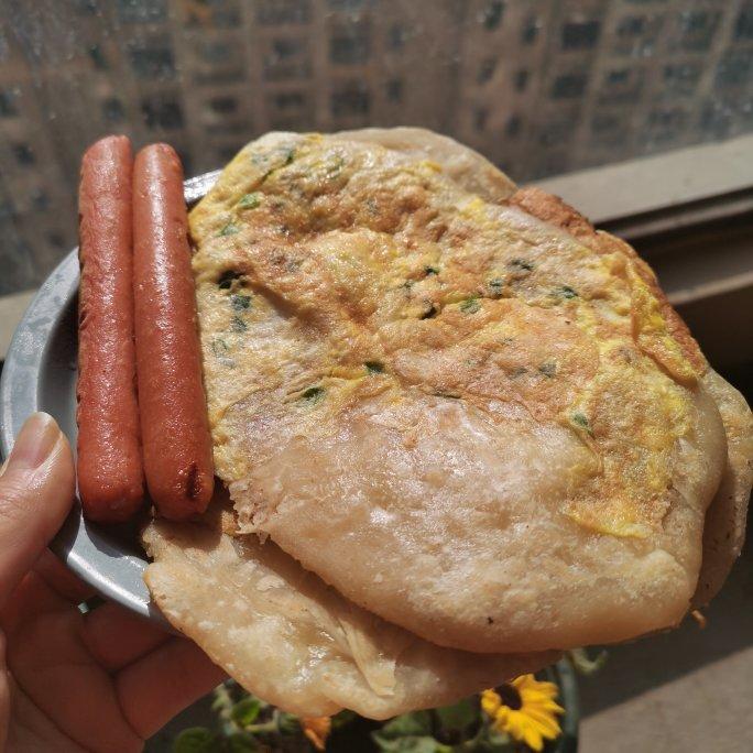 鼓大泡的鸡蛋灌饼(附煎饼酱做法)