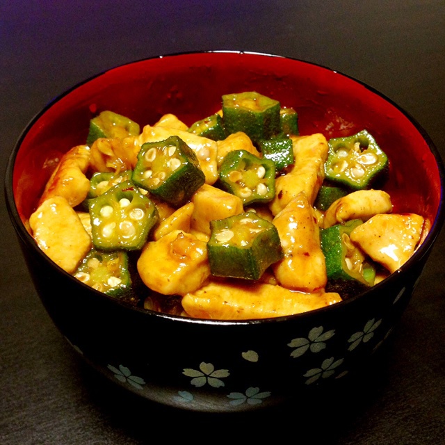 秋葵炒鸡丁