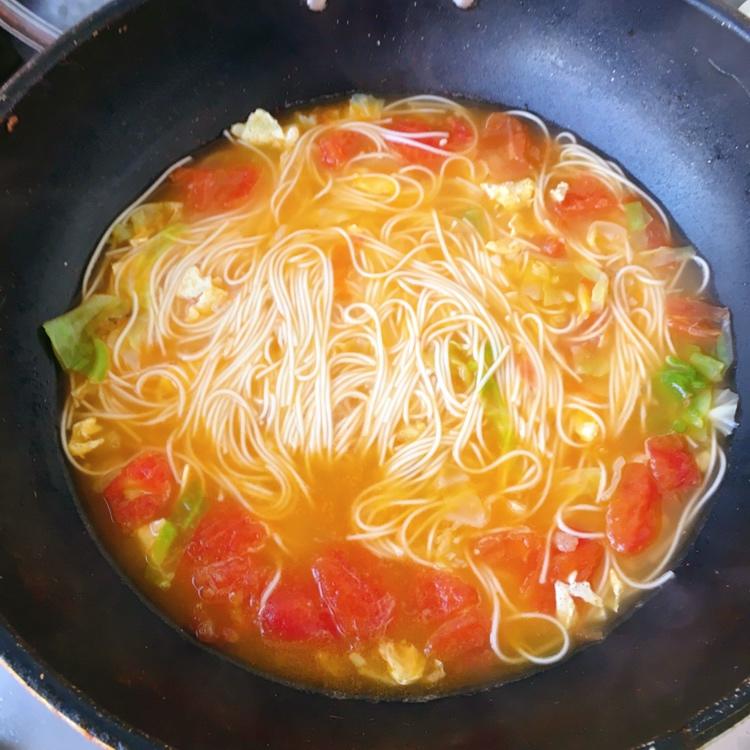 西红柿鸡蛋挂面汤