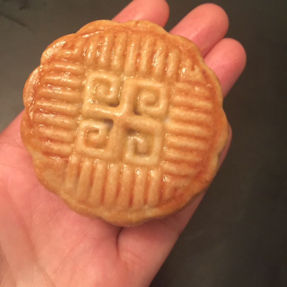 广式月饼—蛋黄莲蓉月饼