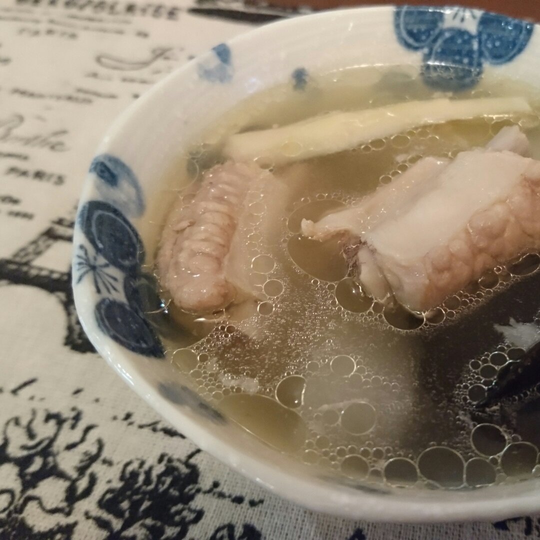 胡萝卜玉米排骨汤