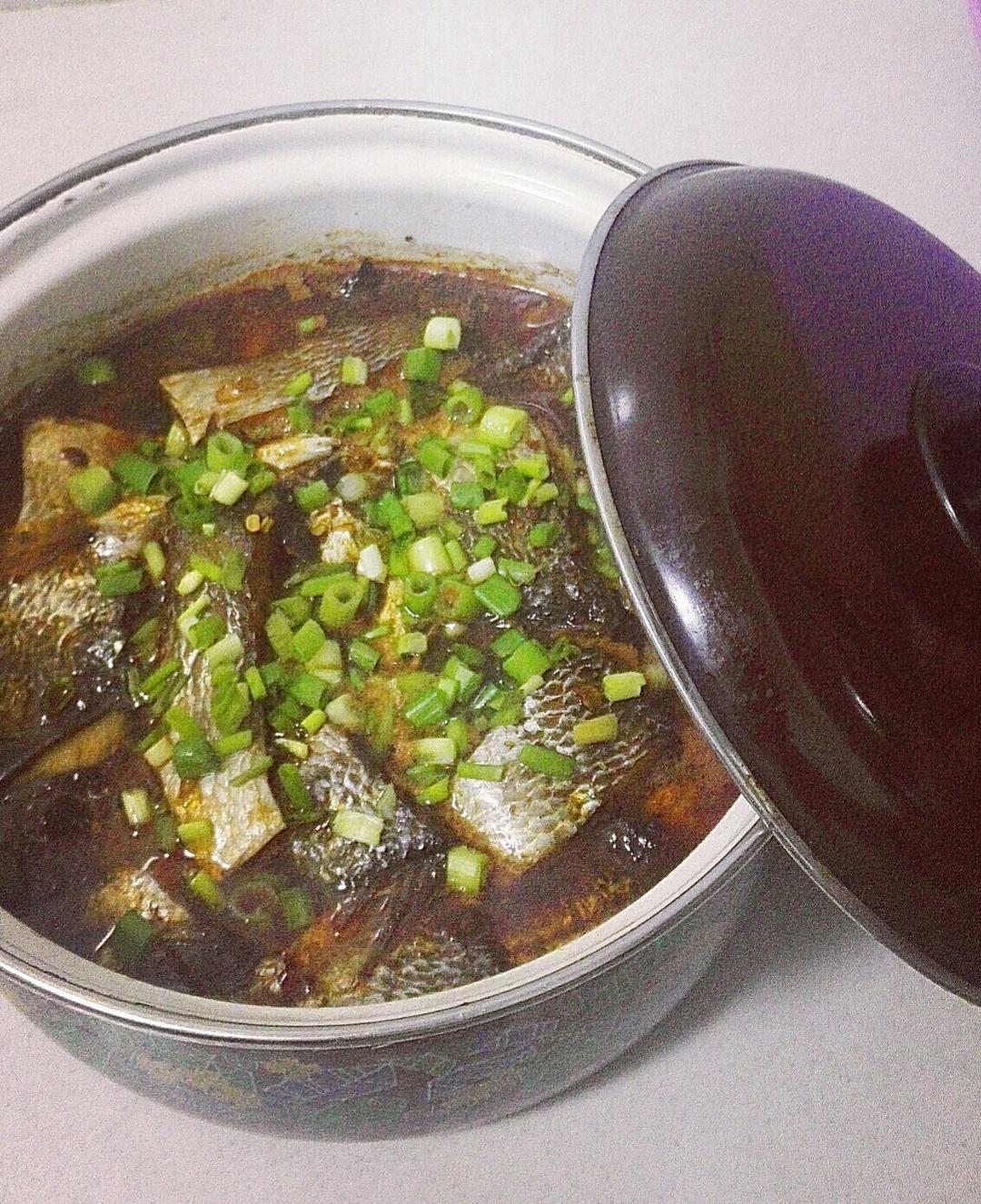 家常食材炖锅鱼亦鲜香美味劳动人的节日之作•3的做法