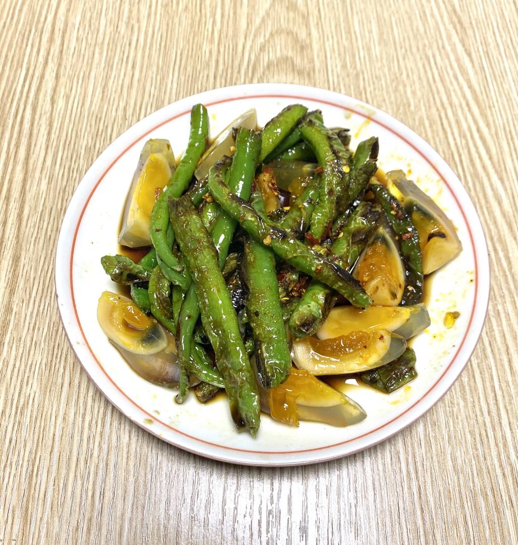 虎皮尖椒拌皮蛋（少油）