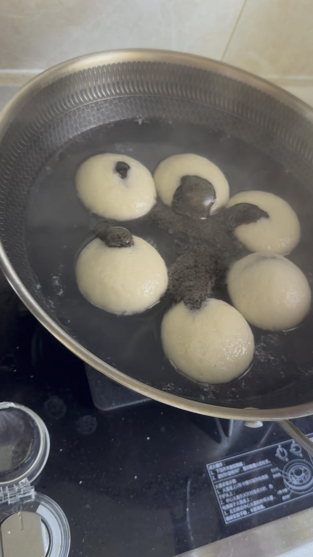 花生黑芝麻汤圆