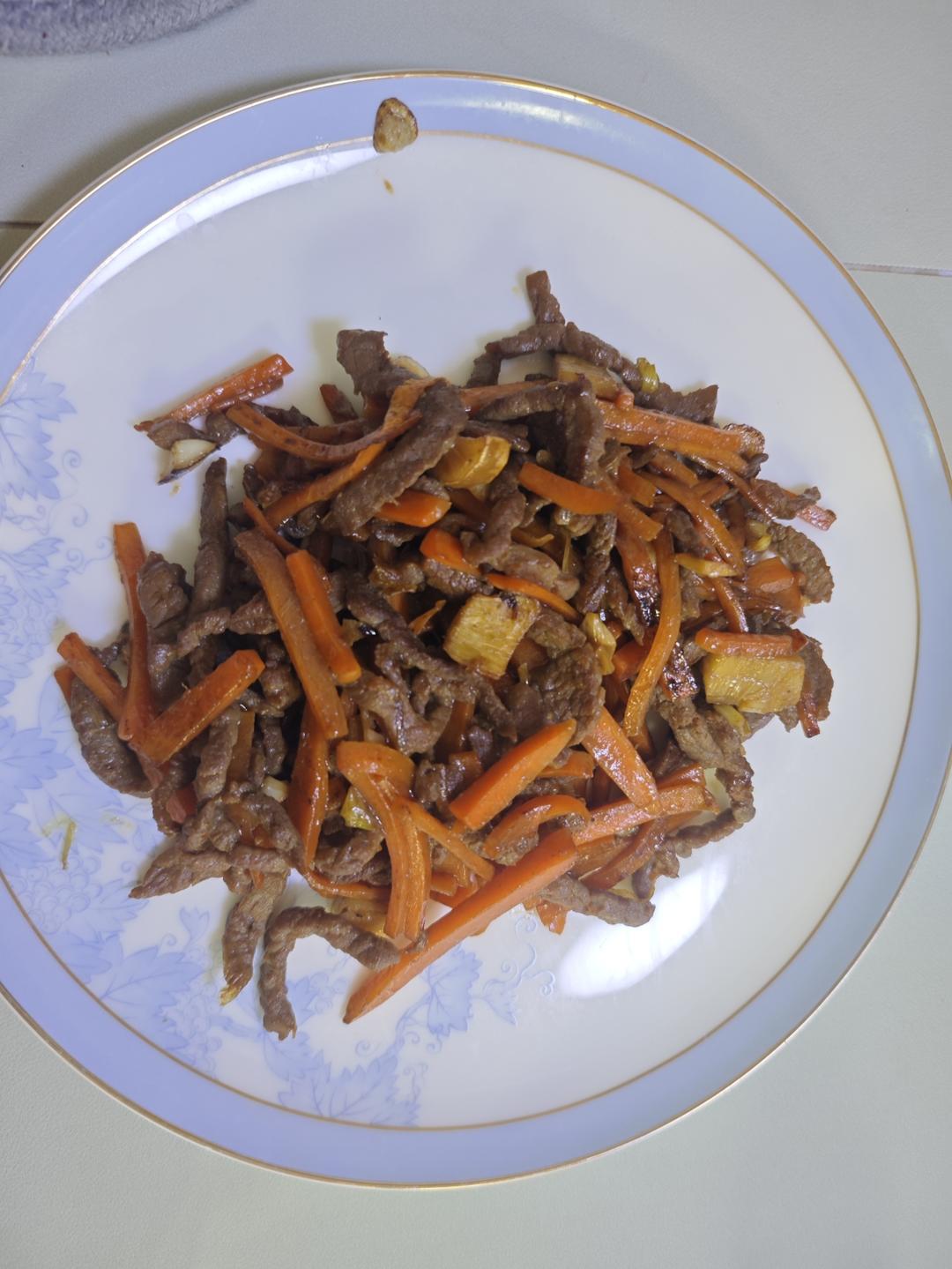 营养美味胡萝卜丝炒牛肉