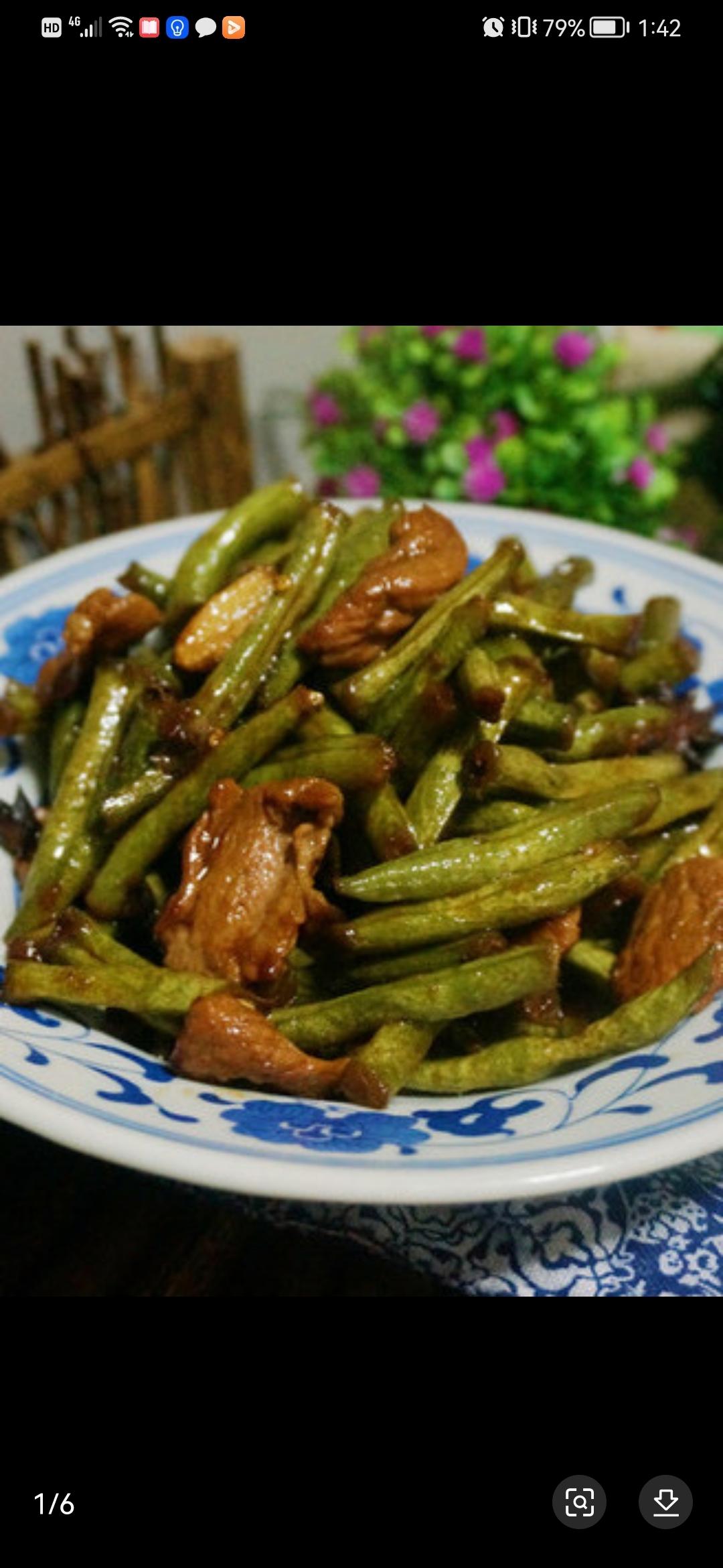 复刻的午餐*排骨五花肉炖豆角  辣椒炒猪耳朵  蛋汤，拌黄瓜中饭      油豆角炖土豆风干肠     套的做法