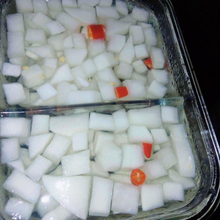 韩式炸鸡里腌萝卜的做法