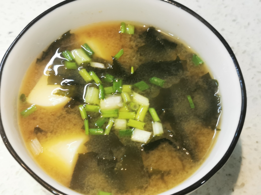 石锅味增汤~简单的日式暖身醒胃汤的做法