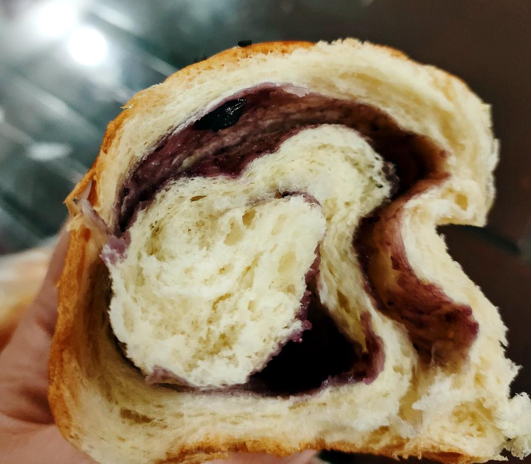 蓝莓酱牛奶吐司