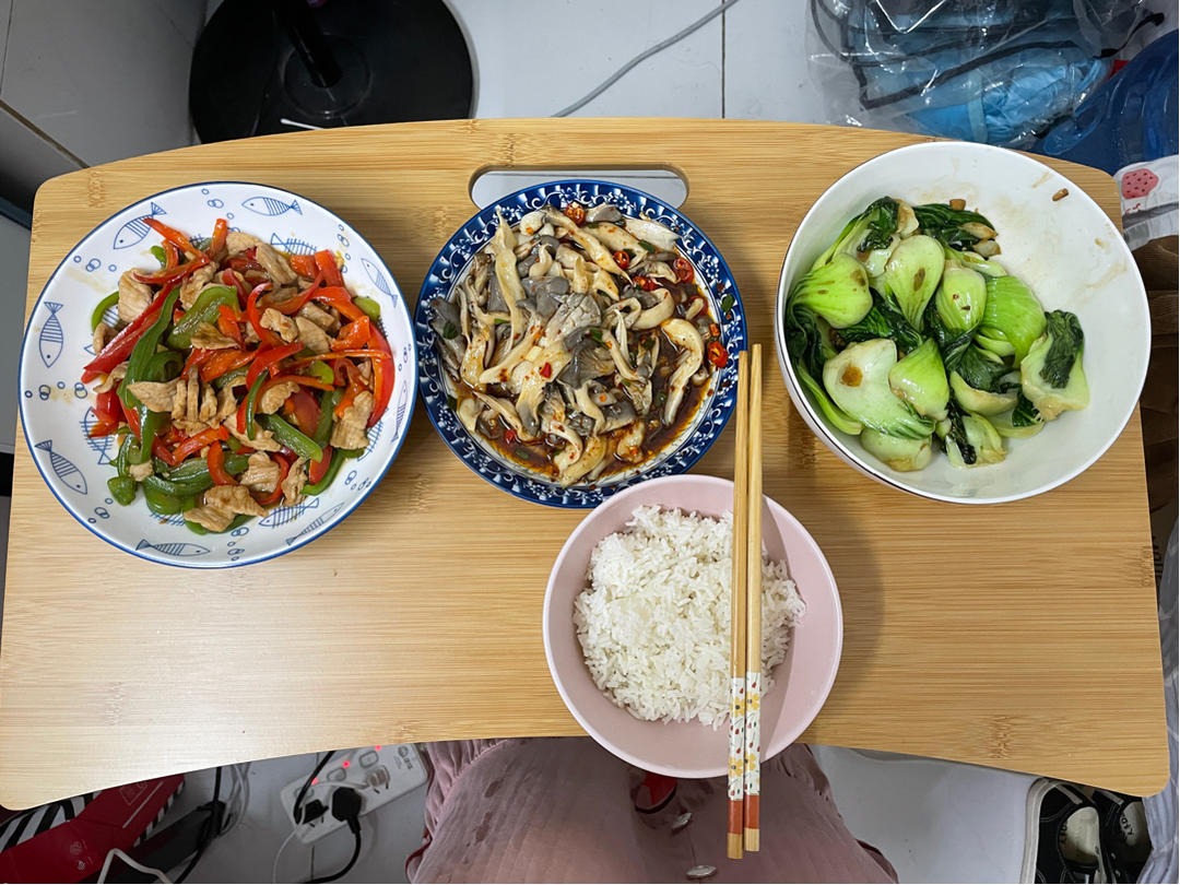 拌一盘光一盘‼️好吃到无法停下来的节奏😋😋凉拌平菇