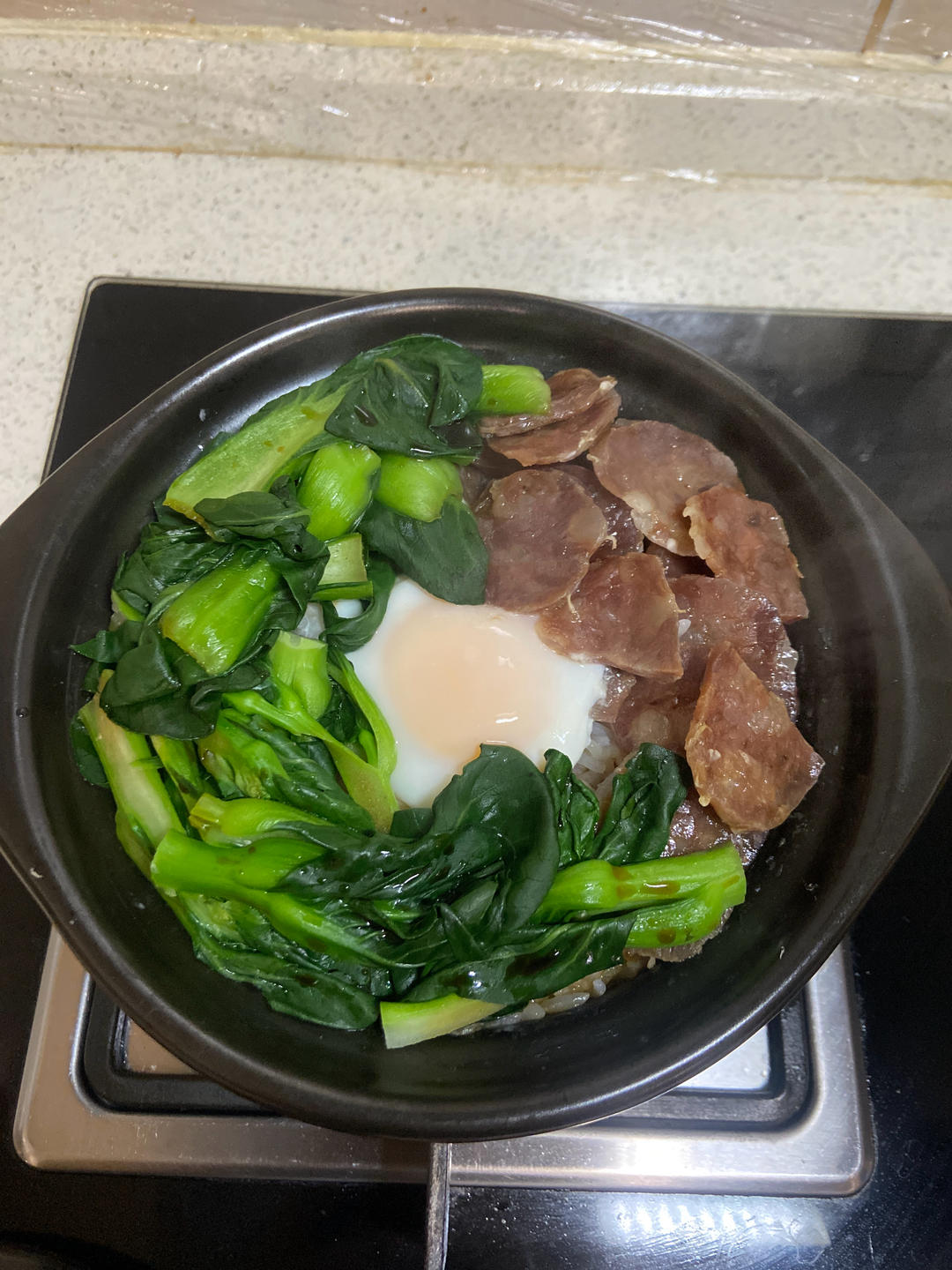 腊味煲仔饭，纯正砂锅版，有锅巴的哦