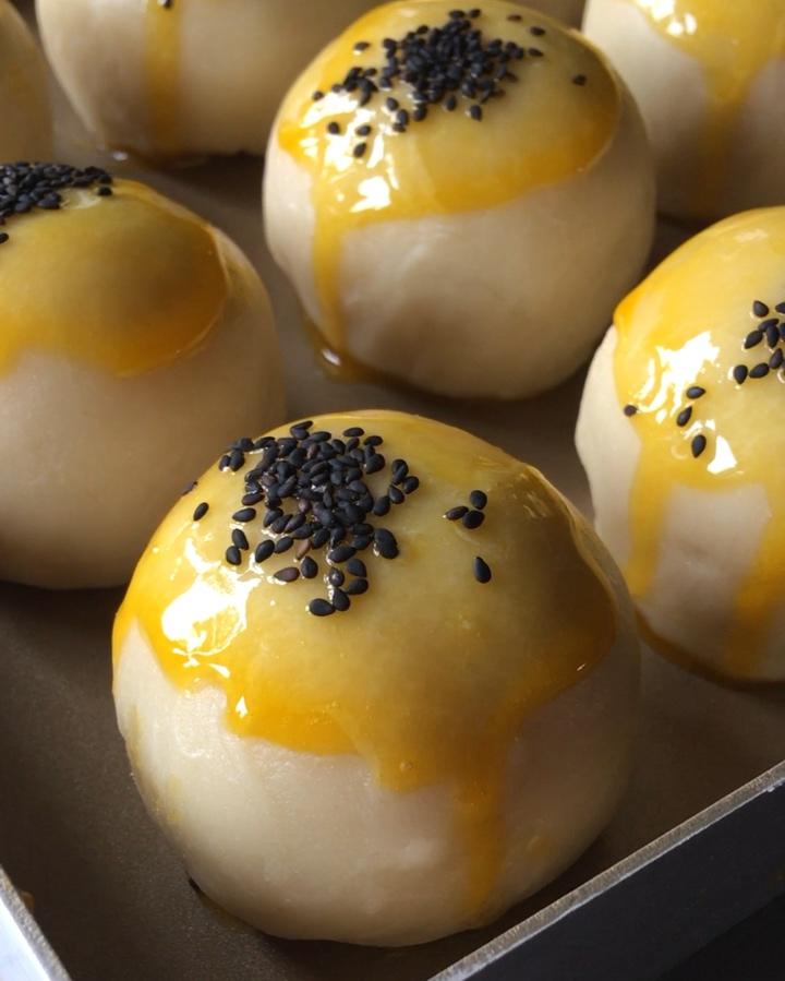 无忧无虑的斌做的不用揉出膜不用醒面就能酥掉渣的中式酥皮点心