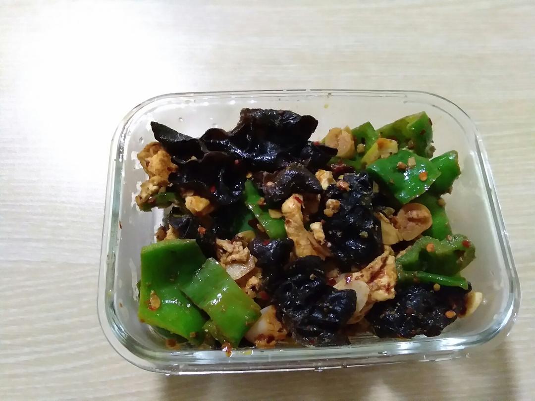孜然青椒木耳炒肉