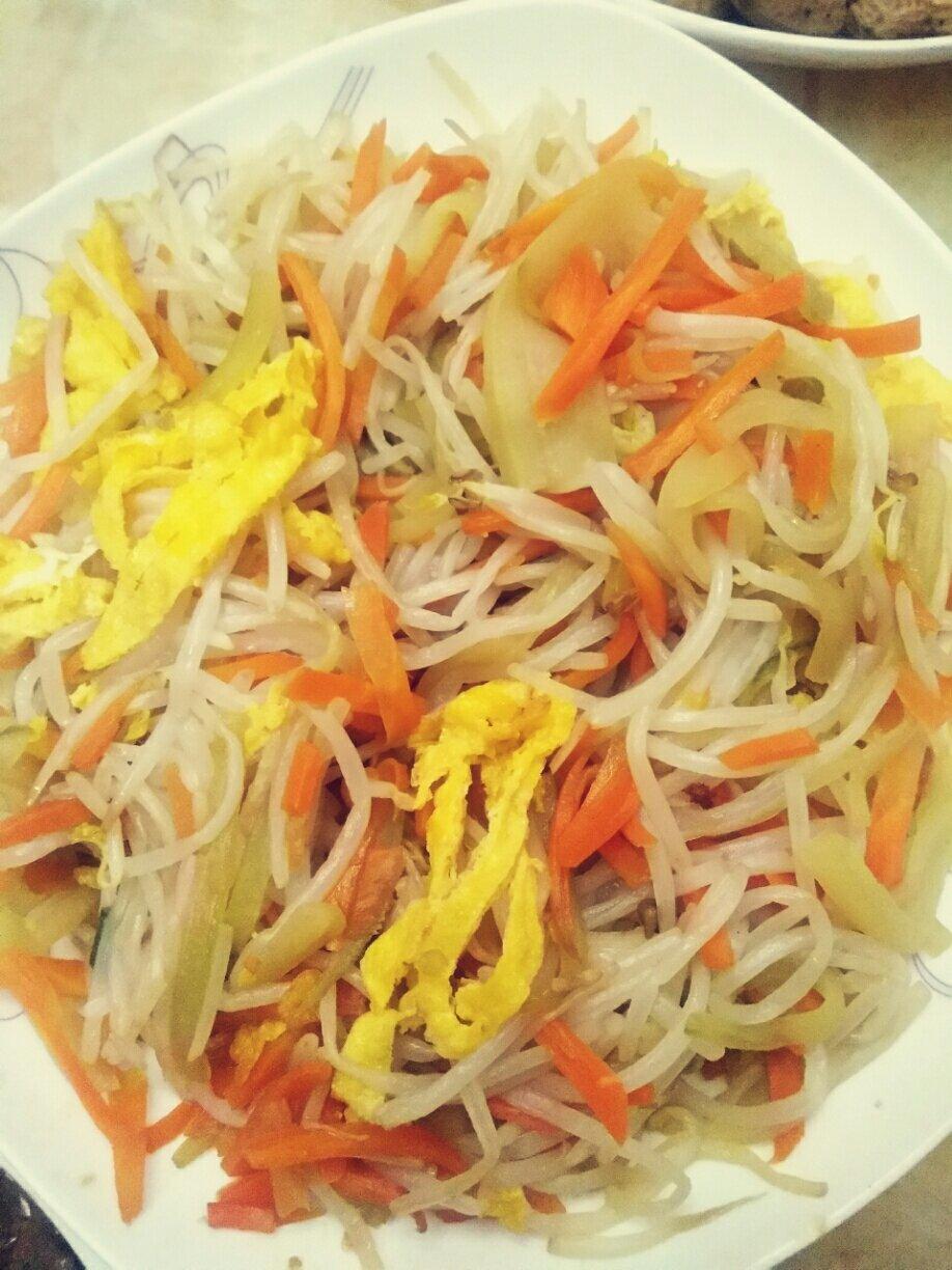 胡萝卜炒豆芽