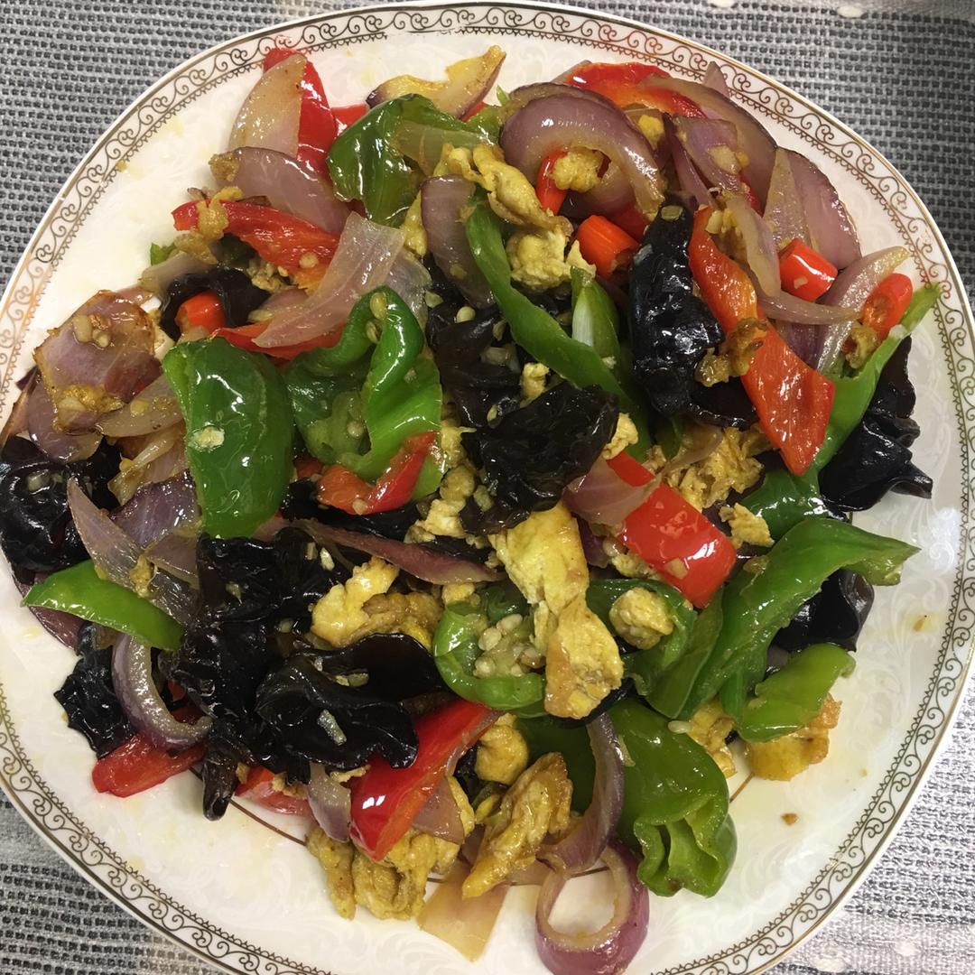 黑木耳青椒炒鸡蛋（营养又下饭）