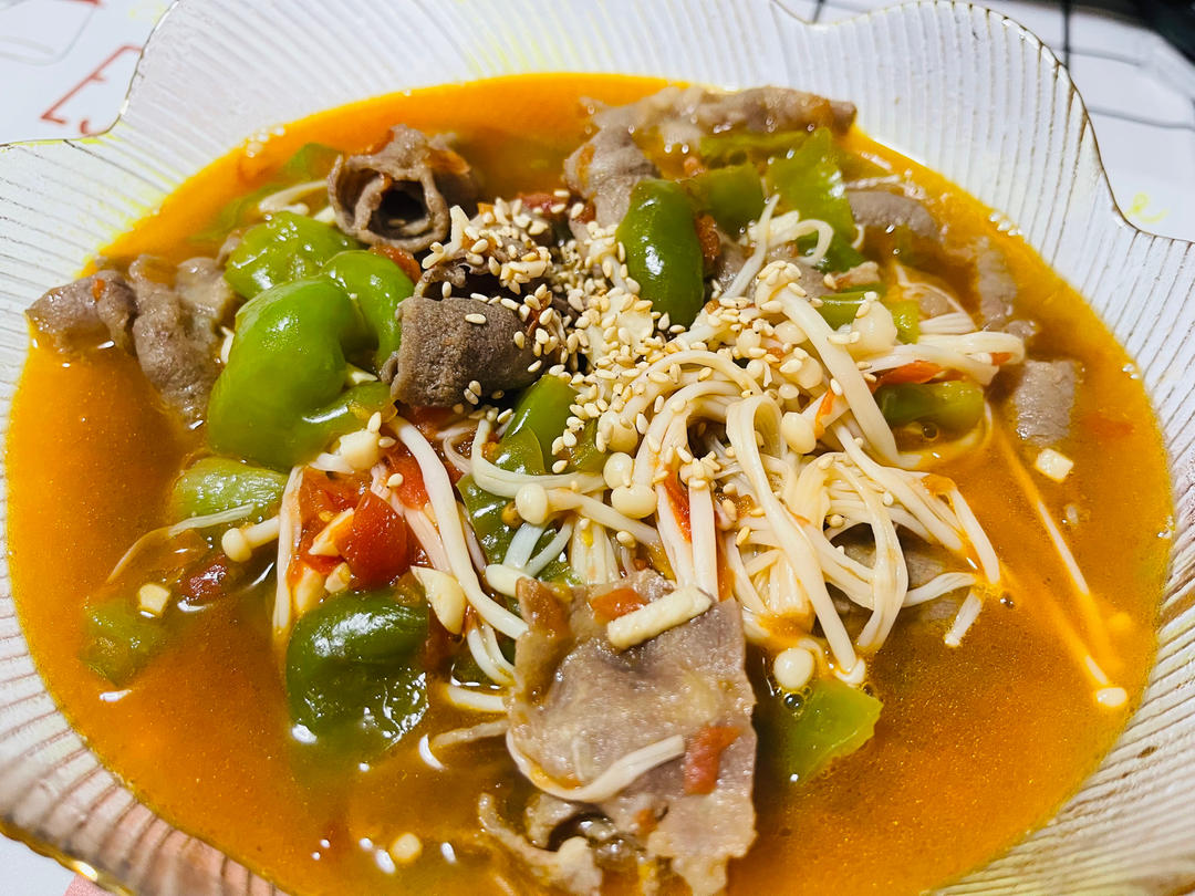 肥牛金针菇番茄汤