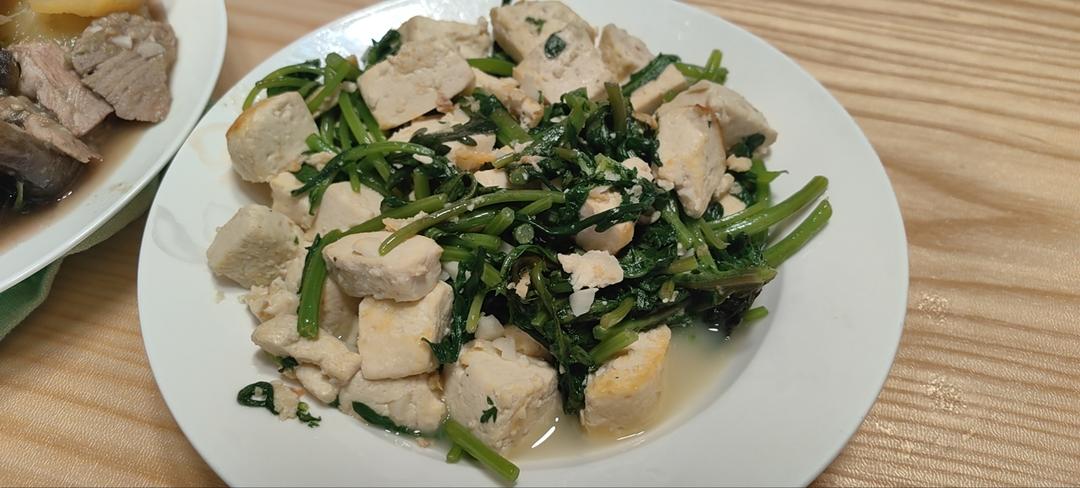 一款简单的健康菜—茼蒿豆腐