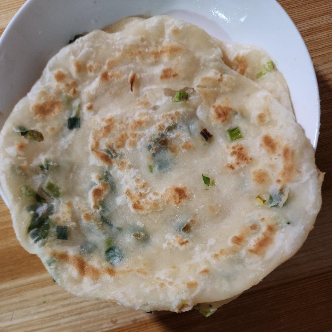 家常葱油饼 柔软多层 凉了也不硬 附细节视频详解