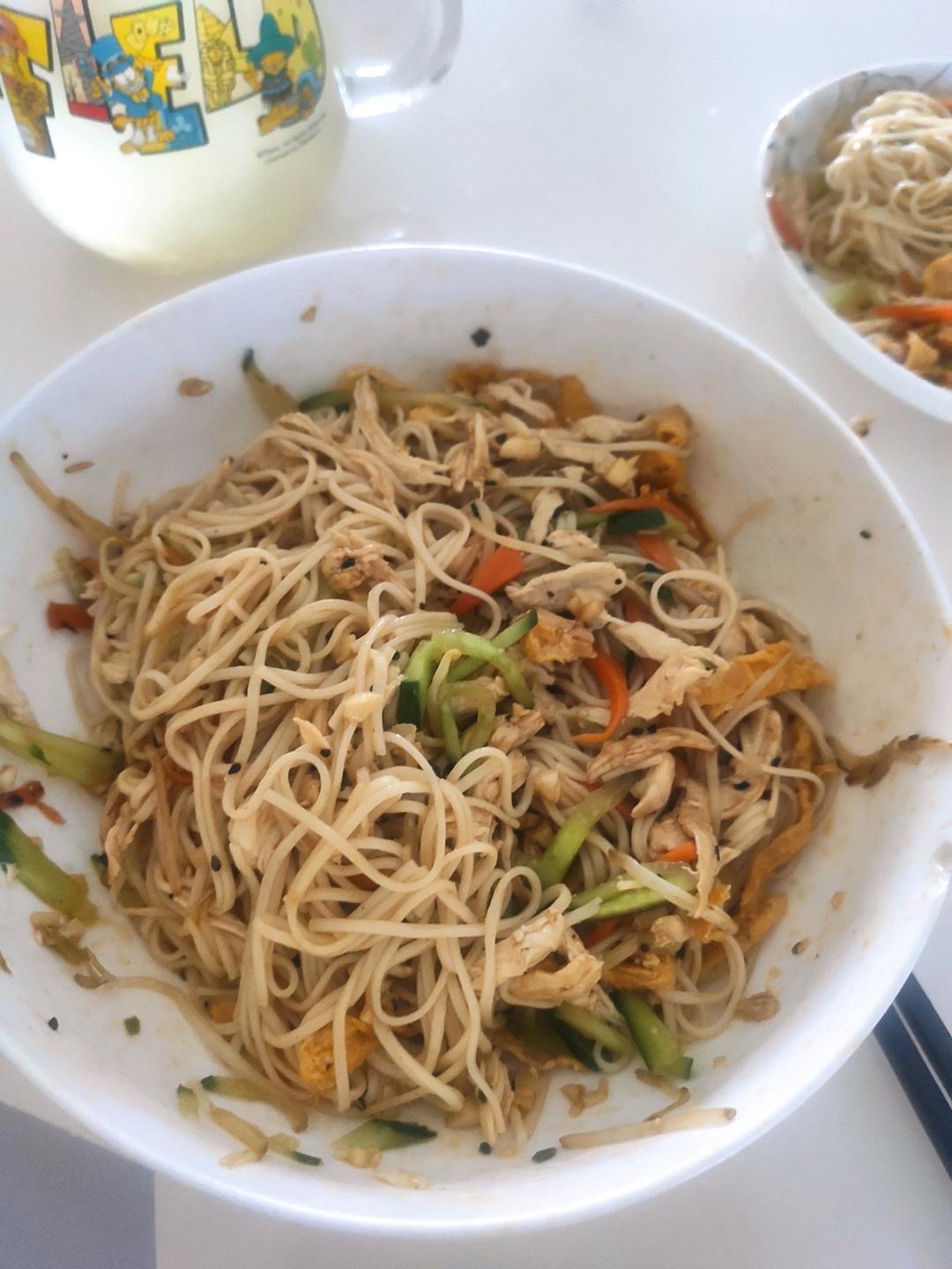 🥒鸡丝凉面