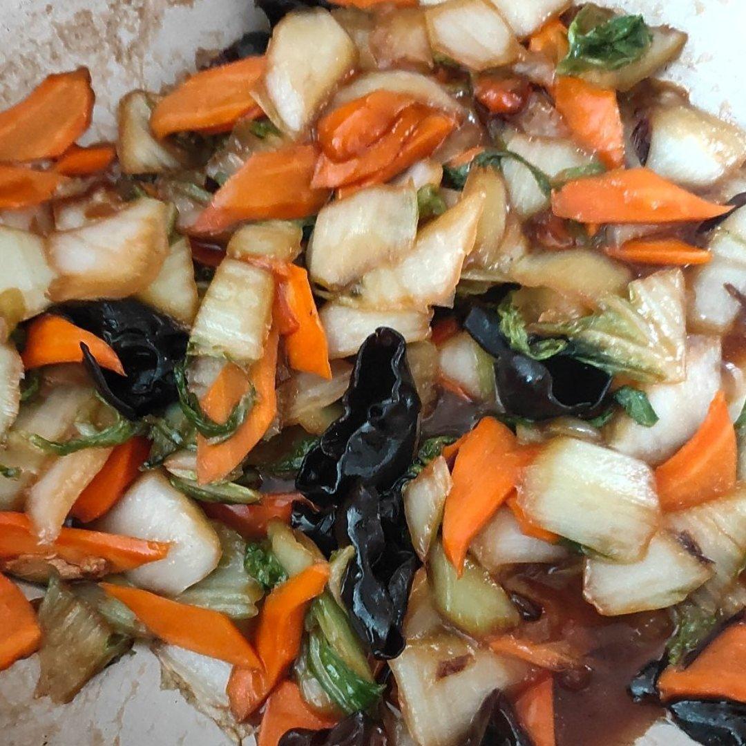 白菜炒木耳胡萝卜