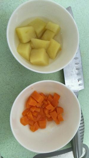 宝宝辅食之胡萝卜苹果泥的做法 步骤2