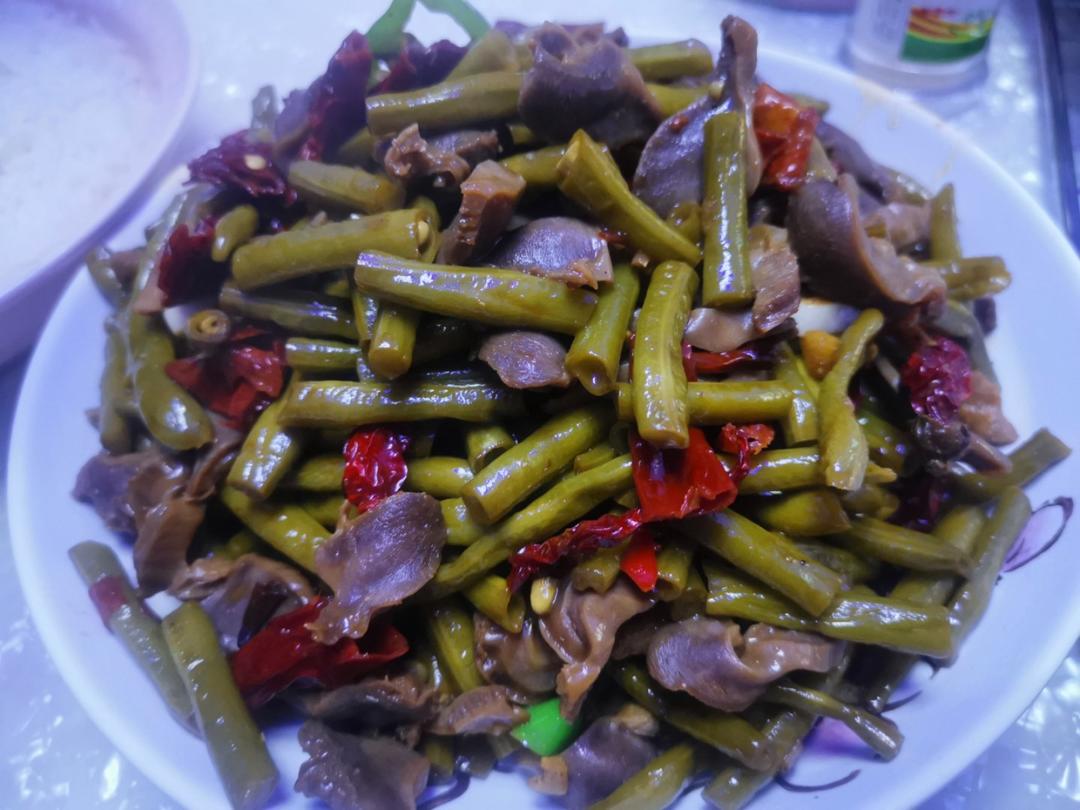 酸豆角炒鸡胗