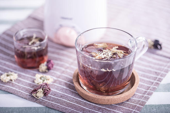 润肠排毒：洋甘菊紫罗兰决明茶的做法