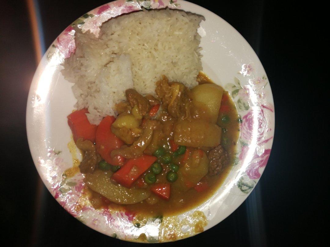 Mr董的招牌咖喱牛肉饭