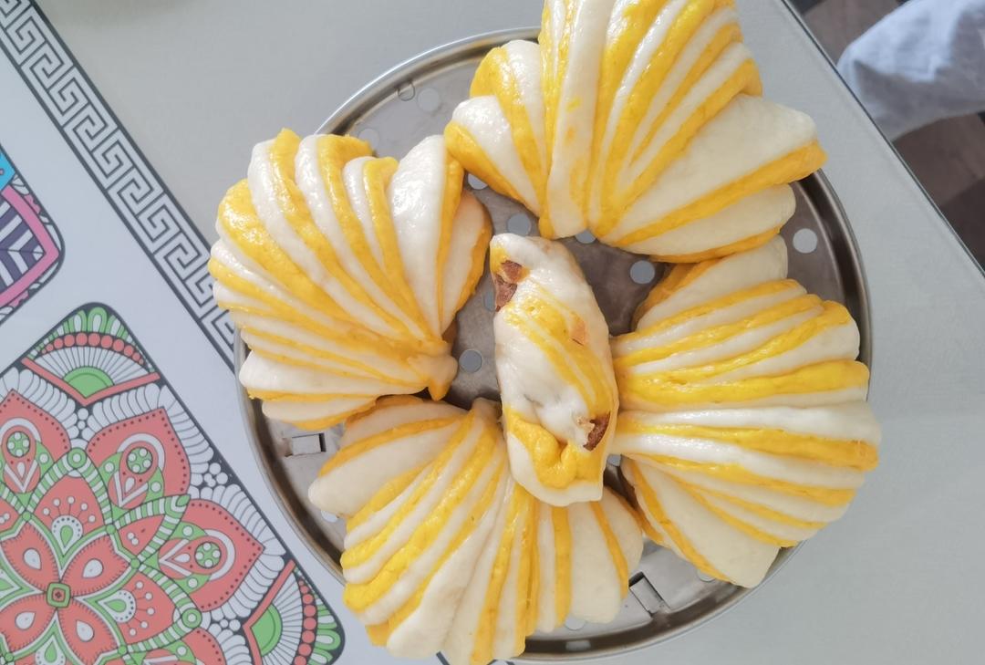 南瓜双色贝壳花卷