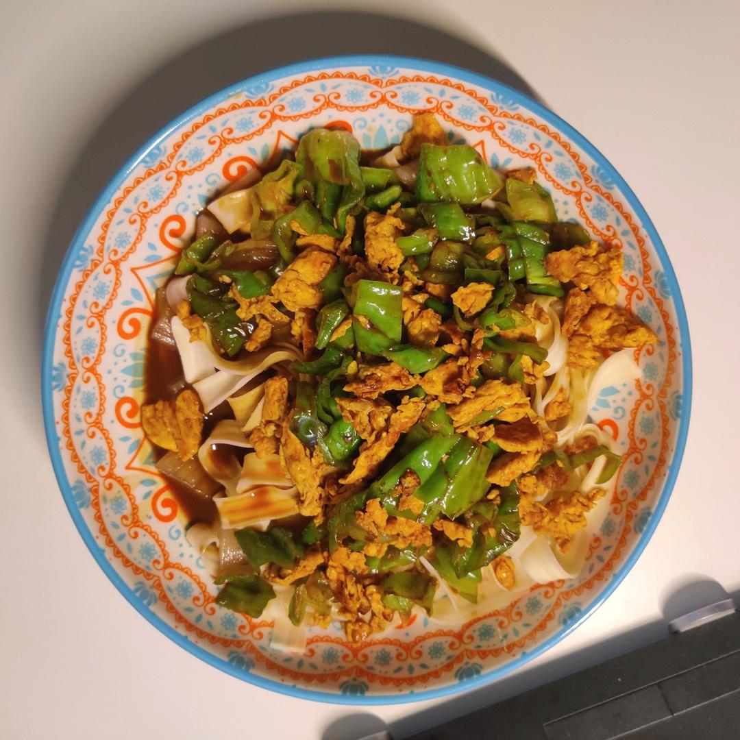 简单快手面❗️超香的青椒鸡蛋面🍜