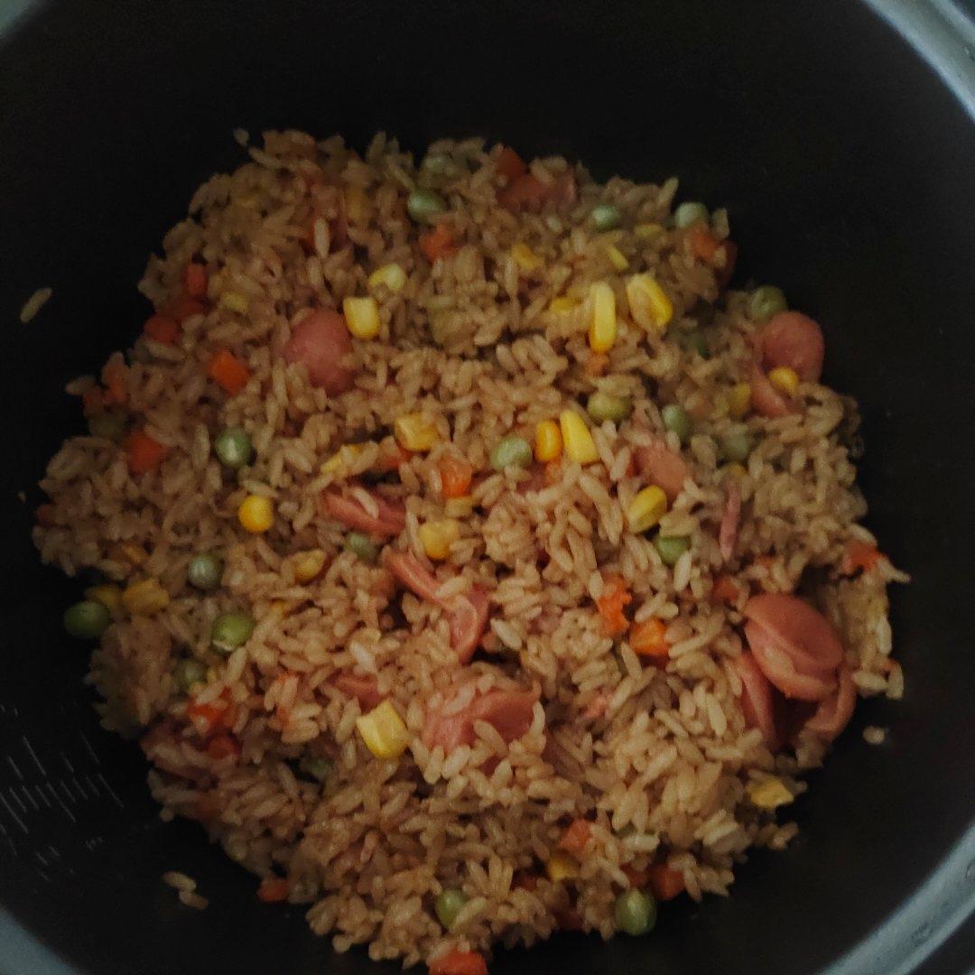 懒人电饭锅香肠焖饭/煲仔饭
