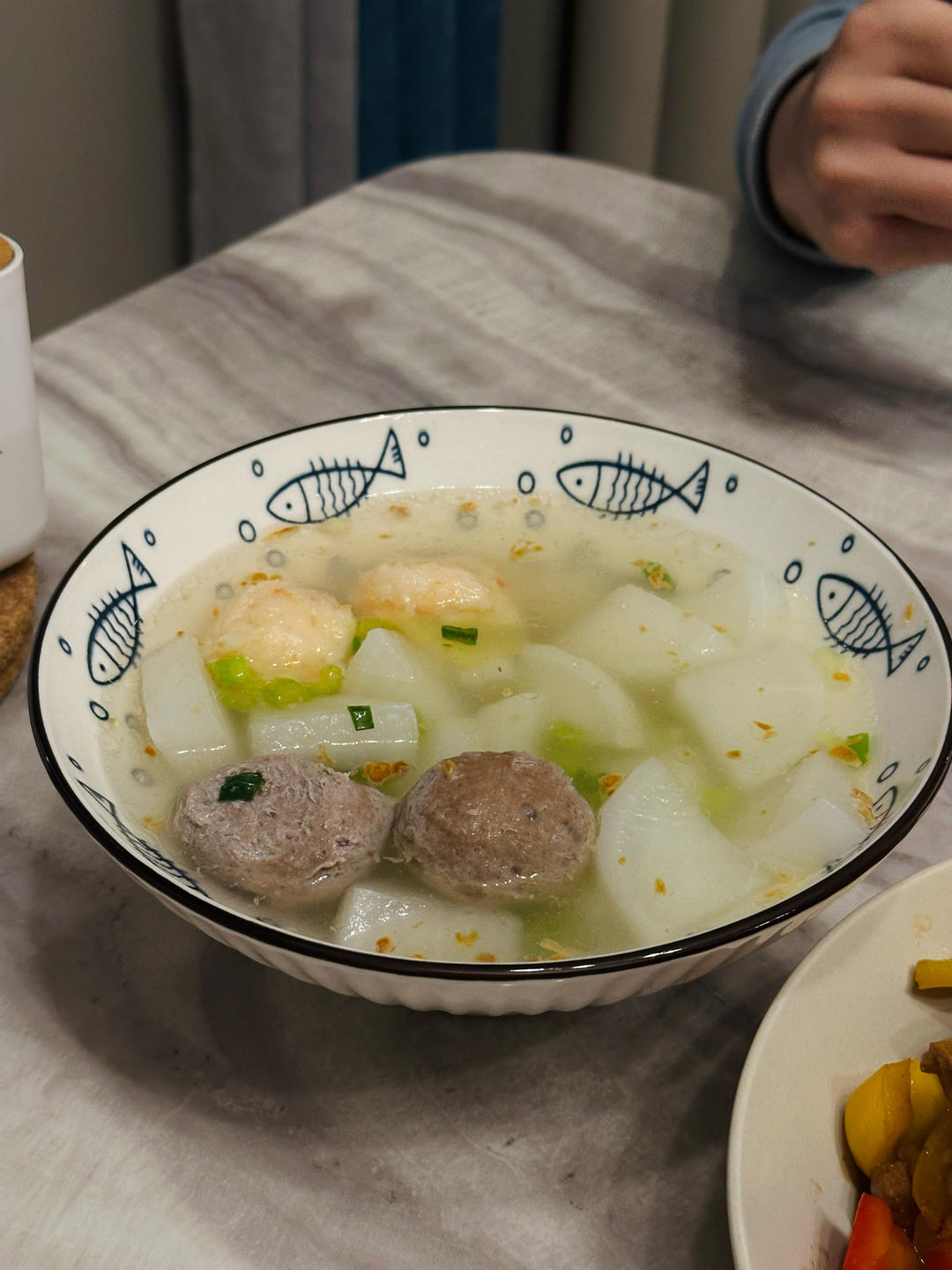 超Q弹！花几分钟给自己煮了一锅萝卜牛丸汤，牛肉丸爆汁弹牙