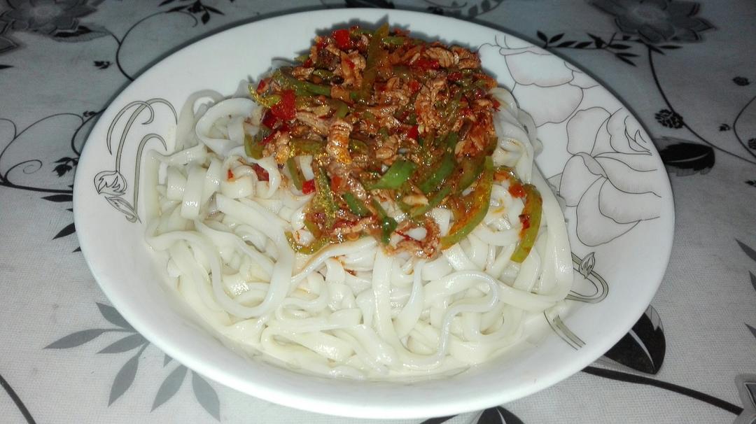 川味尖椒肉丝浇卤面