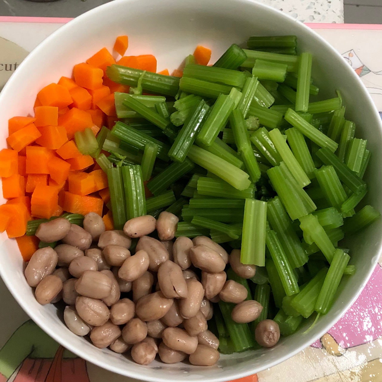 🥕胡萝卜芹菜拌花生米的做法 步骤7
