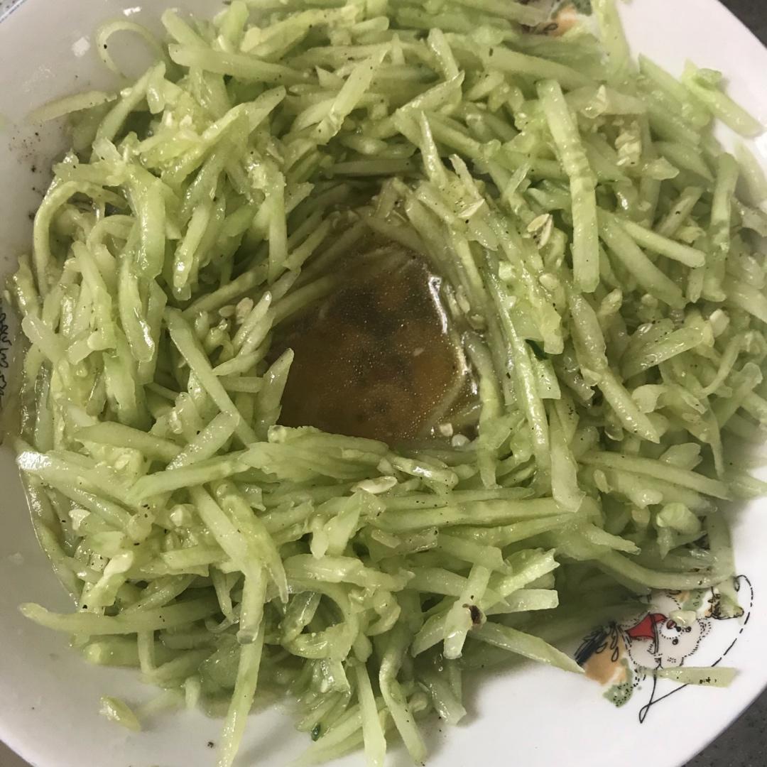 凉拌金针菇黄瓜丝 快手菜